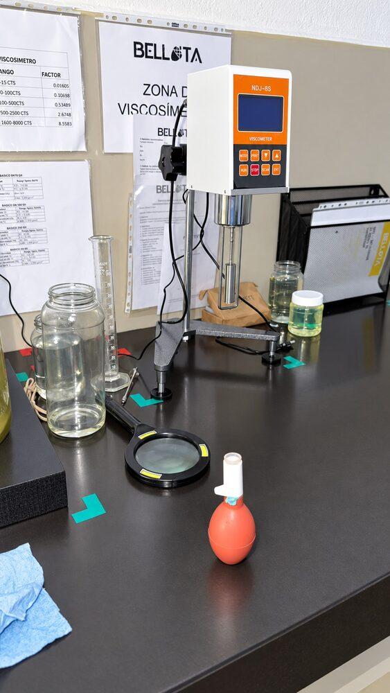 Viscosímetro rotacional en el laboratorio de Bellota